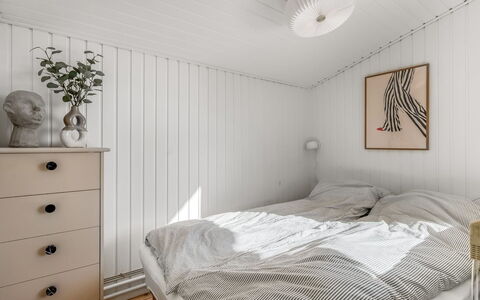 Blagica - 600M from the Sea: Schlafzimmer, Holz, Interior Design, Decke, Bett, Flooring, Fussboden, Bettdecke, Bedding, Möbel