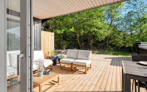 Blagica - 600M from the Sea: Holz, Möbel, Holzboden, Flooring, Fussboden, Hartholz, Stuhl, Tabelle, Veranda, Holzbeize