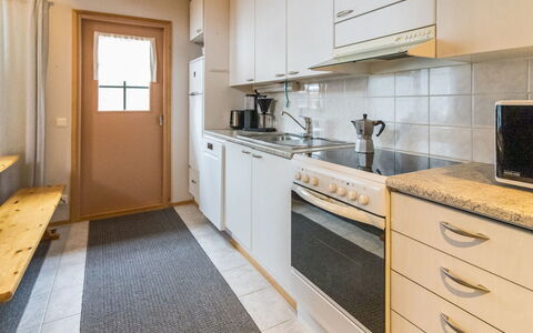 Luonnonrauha a: Flooring, Wand, Fussboden, Holz, Küche, Major Appliance, Interior Design, Countertop, Decke, Sinken