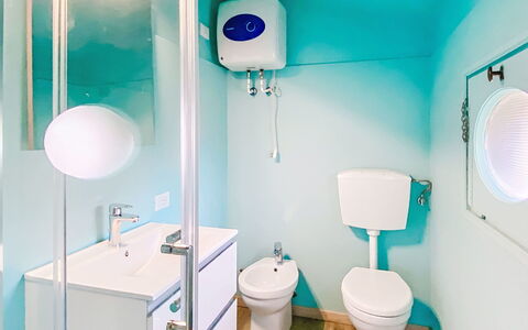 Cecina 570: Toilleten Sitz, Armatur, Badezimmer, Toilette, Bad Sink, Interior Design, Flooring, Fussboden, Installation, Sinken