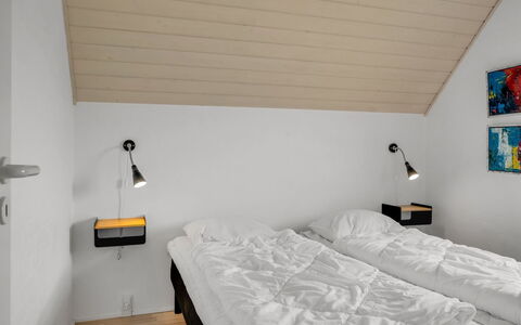 Hildegard - 50M from the Sea: Wand, Holz, Schlafzimmer, Interior Design, Bett, Flooring, Fussboden, Decke, Bedding, Bettdecke