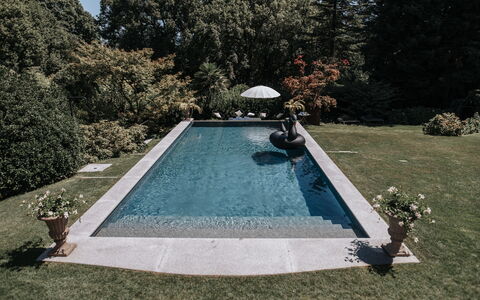 Flor Grand Lake Villa: Schwimmbad, Freizeit, Erholung, Water Feature, Garten, Urlaub, Resort, Reflecting Pool, Hinterhof