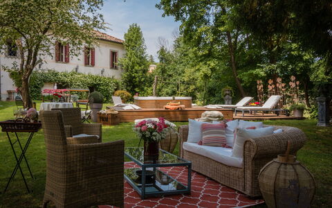 Villa Veneta - Historic Villa in the Prosecco Hill: Möbel, Tabelle, Gartenmöbel, Stuhl, Garten, Tisch Im Freien, Schatten, Hinterhof, Garten, Kaffetisch