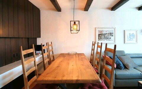 Via Sulten 12: Möbel, Interior Design, Flooring, Wand, Fussboden, Holz, Tabelle, Decke, Stuhl, Küche & Esszimmer Tisch