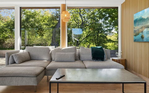Eliene - 500M from the Sea: Möbel, Flooring, Couch, Fussboden, Interior Design, Tabelle, Wohnzimmer, Kaffetisch, Stuhl, Holzboden
