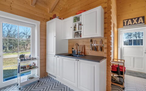 Taija - 200M to the Fjord: Holz, Küche, Flooring, Interior Design, Major Appliance, Küchengerät, Fussboden, Möbel, Zimmer, Cabinetry