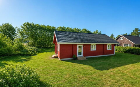 Taija - 200M to the Fjord: Gras, Dach, Hütte, Rasen, Gartenbauten, Schuppen, Bauernhaus, Garten, Garten, Landscaping