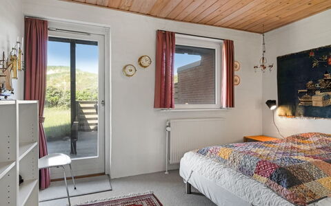 Zina - 50M from the Sea: Wand, Interior Design, Schlafzimmer, Möbel, Holz, Decke, Bett, Bettdecke, Bedding, Zimmer