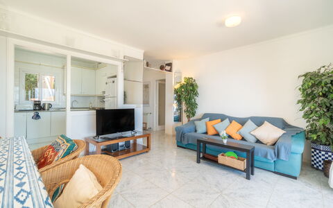 Magrana Pool House: Möbel, Flooring, Interior Design, Fussboden, Holz, Couch, Decke, Wohnzimmer, Zimmer
