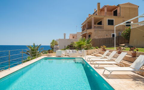 Magrana Pool House: Schwimmbad, Resort, Meer, Gartenmöbel, Sonnenliege, Urlaub, Küste, Freizeit, Eco Hotel, Villa