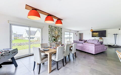 Maison Kergrosse: Möbel, Decke, Flooring, Zuhause, Interior Design, Fussboden, Stuhl, Küche & Esszimmer Tisch, Wohnzimmer, Holzboden