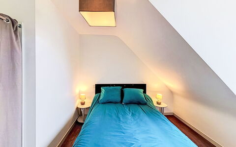 Maison Kergrosse: Möbel, Interior Design, Fussboden, Flooring, Wand, Bett, Holz, Schlafzimmer, Decke, Zimmer