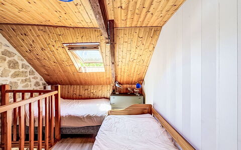 Maison Nid de la Ria: Holz, Fussboden, Flooring, Möbel, Interior Design, Schlafzimmer, Decke, Zimmer, Bett, Zuhause