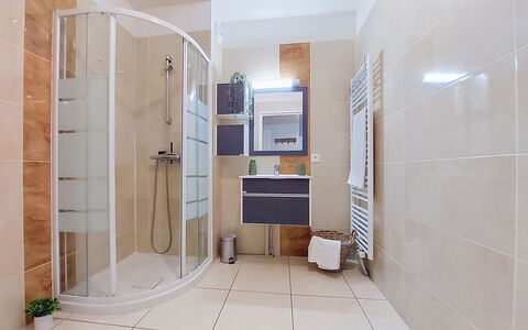L'Etoile du Sud: Flooring, Interior Design, Armatur, Badezimmer, Fussboden, Installation, Toilette, Decke, Zimmer, Fliese
