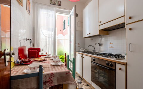 A Cà du Piero: Wohnung, Flooring, Interior Design, Zuhause, Fussboden, Möbel, Tür, Major Appliance, Küchengerät, Küche