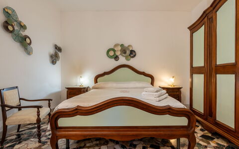 A Cà du Piero: Möbel, Interior Design, Schlafzimmer, Bett, Flooring, Fussboden, Holz, Bettdecke, Zimmer, Bedding