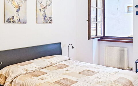 Edera: Bett, Möbel, Interior Design, Bedding, Schlafzimmer, Bettdecke, Fussboden, Wand, Flooring, Zimmer