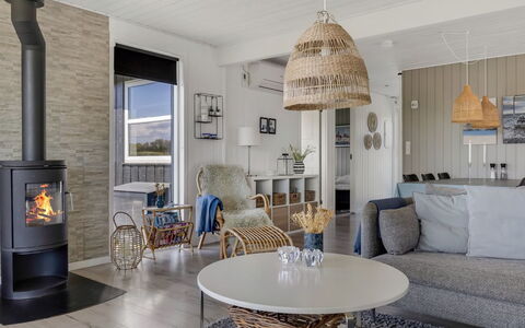 Susianna - 550M from the Sea: Flooring, Holz, Möbel, Fussboden, Interior Design, Zuhause, Holzboden, Wohnzimmer, Stuhl, Decke