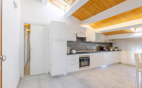 Seaside Apartment: Interior Design, Flooring, Decke, Holz, Fussboden, Möbel, Zimmer, Countertop, Küche, Wohnung
