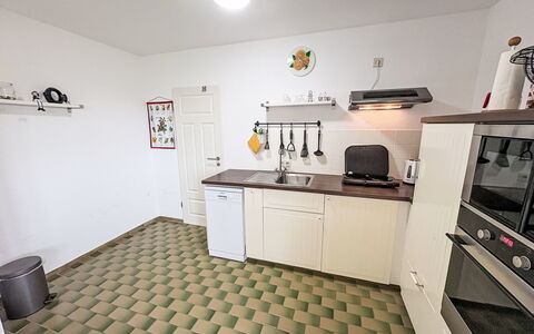 Friesenwohnung: Flooring, Fussboden, Küche, Holz, Küchengerät, Major Appliance, Interior Design, Herd, Cabinetry, Countertop