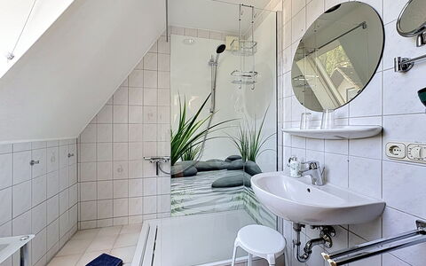 Schömbs: Armatur, Interior Design, Flooring, Badezimmer, Fussboden, Decke, Installation, Zapfhahn, Sinken, Toilette