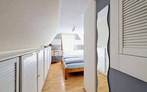 Schömbs: Flooring, Fussboden, Interior Design, Decke, Zimmer, Wohnung, Holzboden, Schlafzimmer, Bett, Hartholz