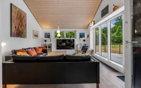 Berenice - 500M from the Sea: Interior Design, Flooring, Holz, Decke, Fussboden, Couch, Möbel, Zuhause, Wohnzimmer, Beleuchtung