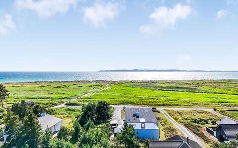 Jorkin - 150M from the Sea: Dach, Haus, Zuhause, Hütte, Tür, Abstellgleis, Deck, Veranda, Planke, Hartholz
