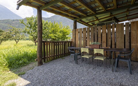 Isola Verde Garden Home: Gebirge, Schatten, Garten, Veranda, Senke, Hartholz, Grat, Holzbeize, Landscaping, Hinterhof