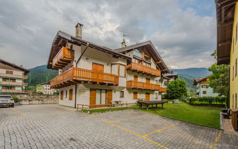 Giglio: Fenster, Nachbarschaft, \Stadt, Wohngebiet, Zuhause, Menschliche Siedlung, Wohnung, Tür, Balkon