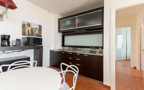 Al Porto: Interior Design, Küche, Flooring, Countertop, Holz, Möbel, Decke, Fussboden, Küchengerät, Zimmer