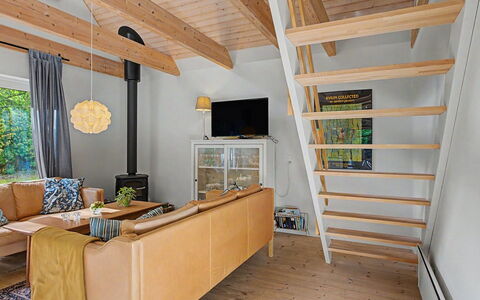 Zelda - 275M from the Sea: Flooring, Holz, Interior Design, Fussboden, Decke, Möbel, Holzboden, Beleuchtung, Zimmer, Wohnzimmer