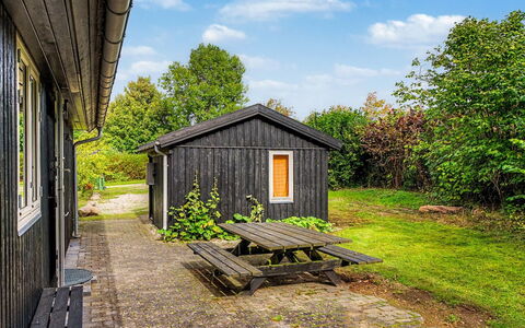 Zelda - 275M from the Sea: Gras, Landschaft, Grundstueck, Hütte, Ländliches Gebiet, Schuppen, Gartenbauten, Wiese, Garten, Blockhaus