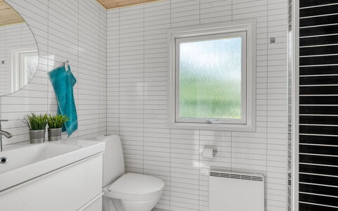 Lucian - from the Sea: Flooring, Armatur, Interior Design, Fussboden, Badezimmer, Installation, Sinken, Fliese, Badezimmerschrank, Zapfhahn