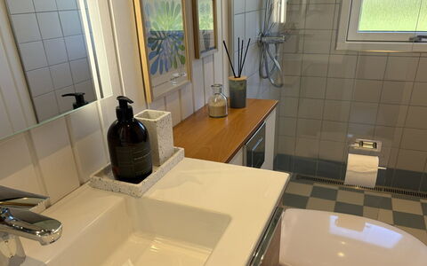 Goce - 300M from the Sea: Bad Sink, Armatur, Sinken, Badezimmer, Interior Design, Flooring, Zapfhahn, Fussboden, Installation, Spiegel