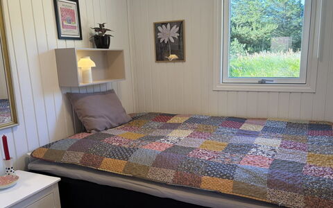 Goce - 300M from the Sea: Bett, Schlafzimmer, Möbel, Bettdecke, Bedding, Holz, Linens, Interior Design, Fussboden, Flooring