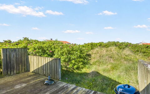 Glennie - 500M from the Sea: Himmel, Blau, Grün, Gras, Wolke, Horizont, Strauch, Landschaft, Grundstueck