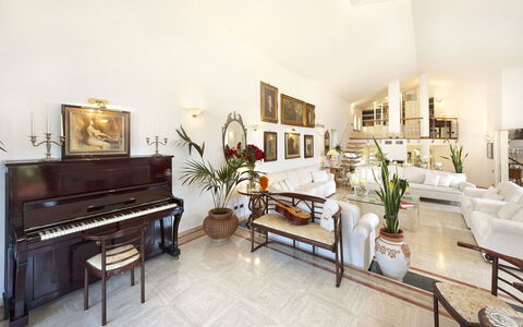 Villa Clara: Möbel, Interior Design, Flooring, Fussboden, Decke, Couch, Wohnzimmer, Beleuchtung, Tabelle, Zimmer