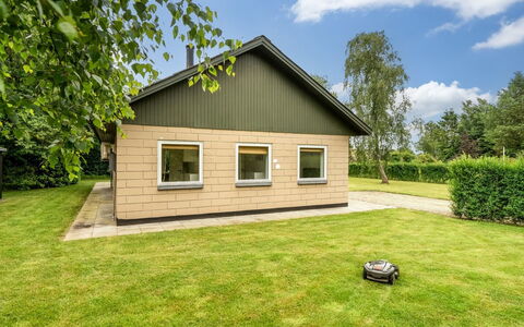 Adisl - 300M to the Fjord: Gras, Haus, Dach, Hütte, Zuhause, Abstellgleis, Rasen, Garten, Ground, Bauernhaus