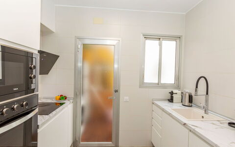 Ribera: Flooring, Major Appliance, Wand, Fussboden, Interior Design, Küchengerät, Holz, Countertop, Küche, Cabinetry