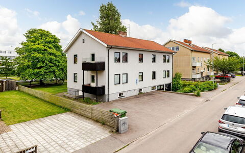 Odal: Gebäude, Haus, Wohngebiet, Nachbarschaft, Zuhause, Menschliche Siedlung, Vorort, Auffahrt