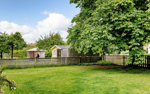 Odal: Gras, Strauch, Garten, Rasen, Ground, Schatten, Hinterhof, Garten, Gartenbauten, Park