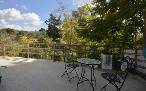 La Dimora di Artemide: Möbel, Gartenmöbel, Stuhl, Zaun, Geländer, Schatten, Tisch Im Freien, Balkon, Landscaping, Deck