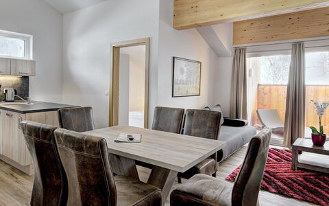 Saalbach-Hinterglemm 150: Möbel, Holz, Interior Design, Decke, Zuhause, Zimmer, Wohnzimmer, Stuhl, Couch, Hartholz