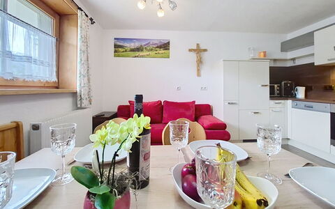 Buchauer: Möbel, Interior Design, Flooring, Couch, Decke, Zimmer, Fussboden, Tabelle, Wohnzimmer, Zuhause