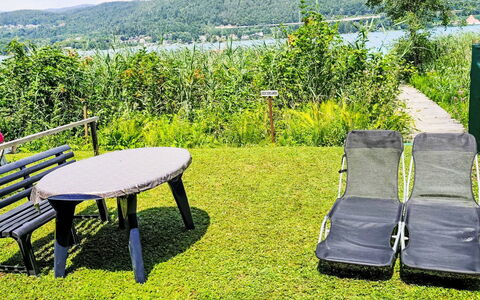 Velden am Wörthersee 39: Möbel, Gartenmöbel, Tisch Im Freien, Tabelle, Stuhl, Garten, Rasen, Schatten, Bank