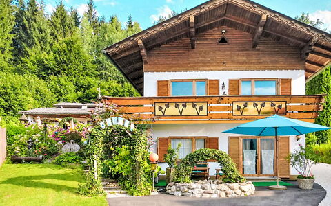 Velden am Wörthersee 39: Haus, Zuhause, Hütte, Strauch, Tür, Bauernhaus, Garten, Estate, Landscaping