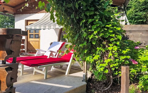 Velden am Wörthersee 39: Strauch, Gartenmöbel, Garten, Schatten, Frühling, Regenschirm, Outdoor Struktur, Stuhl, Hinterhof