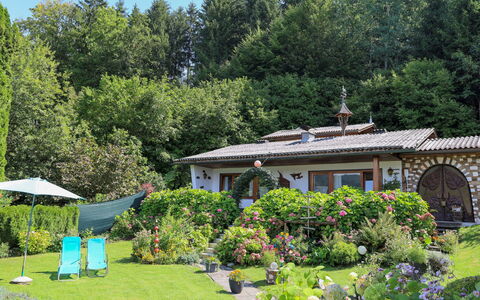 Velden am Wörthersee 39: Strauch, Garten, Hütte, Ground, Frühling, Landscaping, Hinterhof, Bauernhaus, Garten