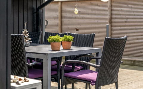 Wiebke - 50M from the Sea: Möbel, Gartenmöbel, Blumentopf, Tisch Im Freien, Stuhl, Zimmerpflanze, Terrasse, Garten, Küche & Esszimmer Tisch, Wicker